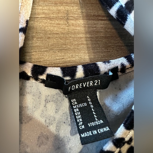 Women’s PJ’s tank and shorts leopard cheetah print set preowned pajamas - Picture 6 of 8